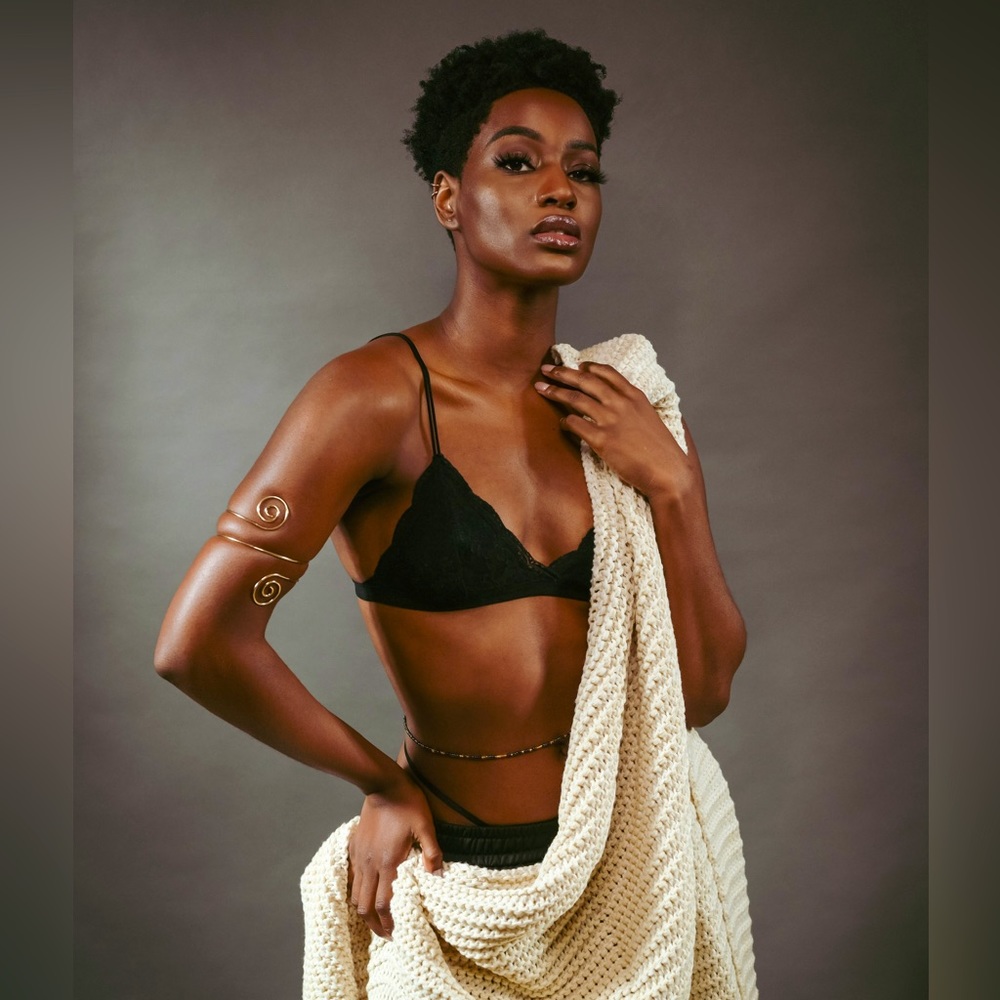 Meet your Posher, Nadia